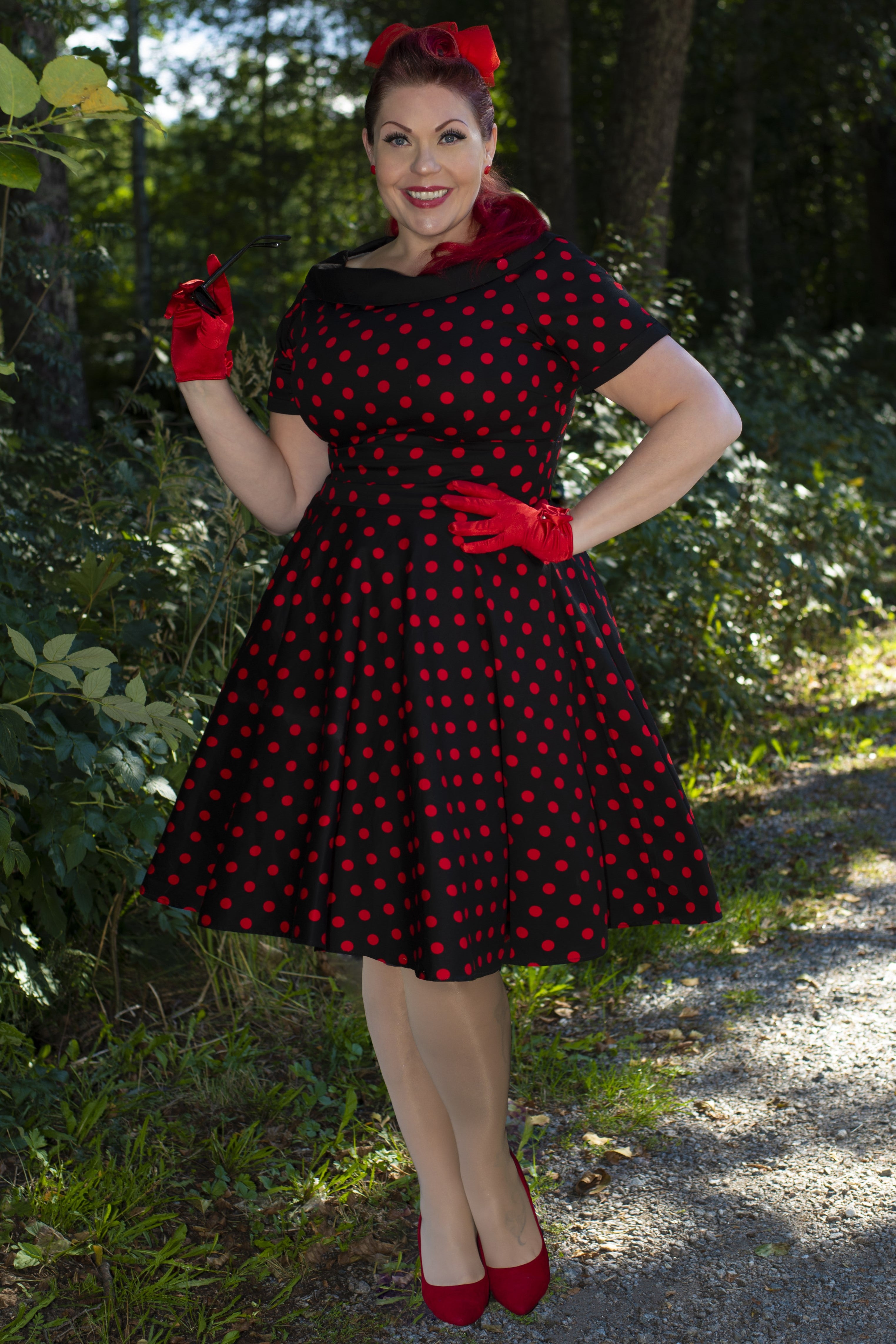 Løve crush Kollega Darlene Rockabilly Black & Red Spot Swing Dress