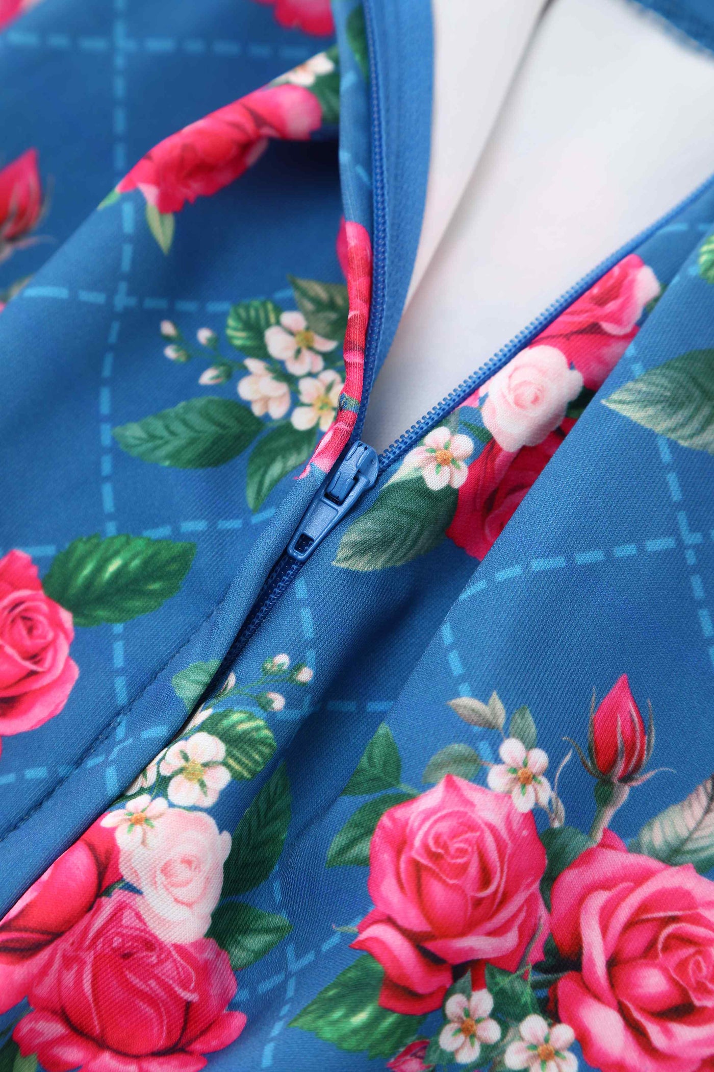 Zipper of Aisley Blue Rose Pleated Midi Skirt