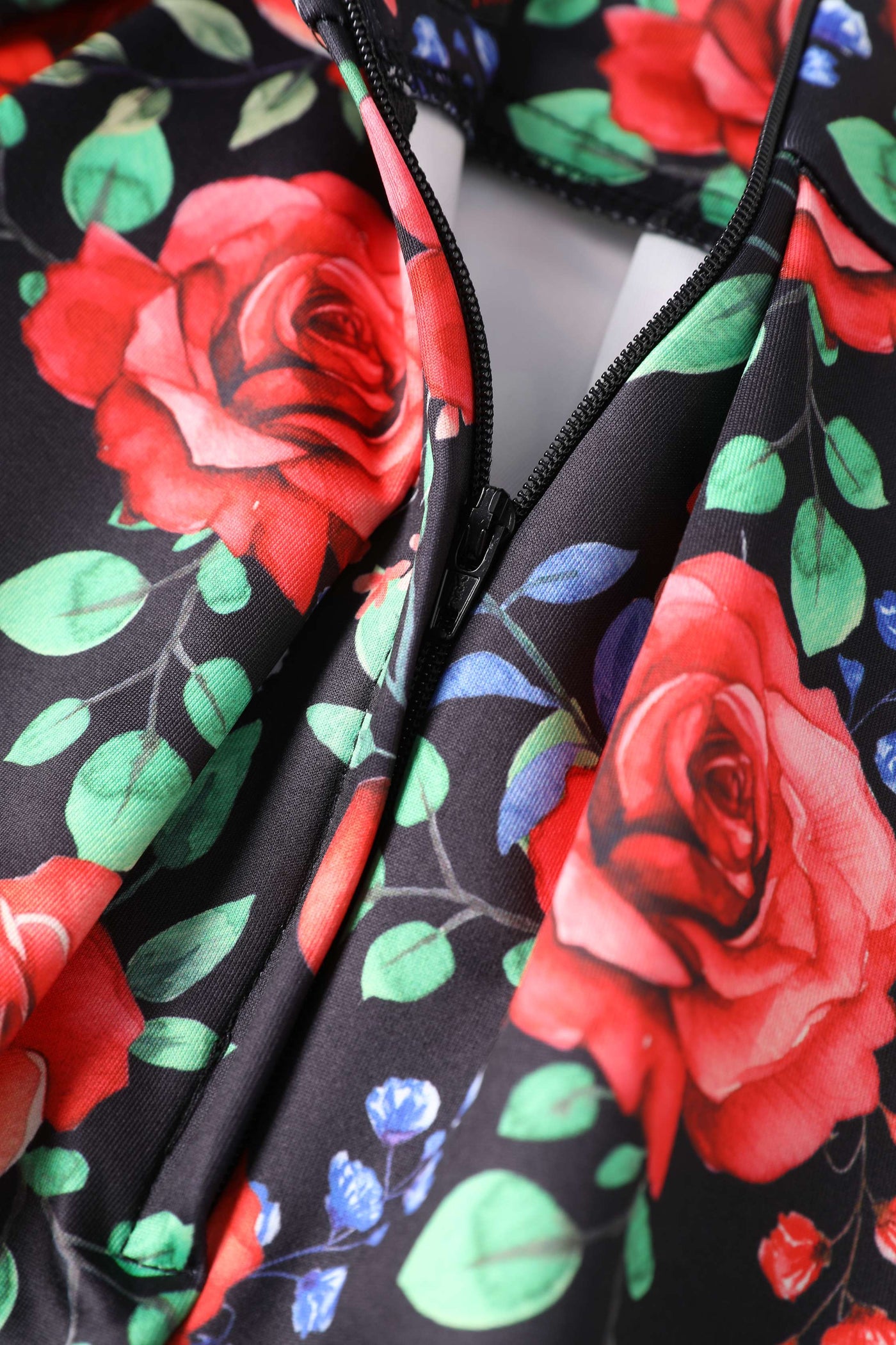 Zipper of Aisley Red Rose Midi Skirt