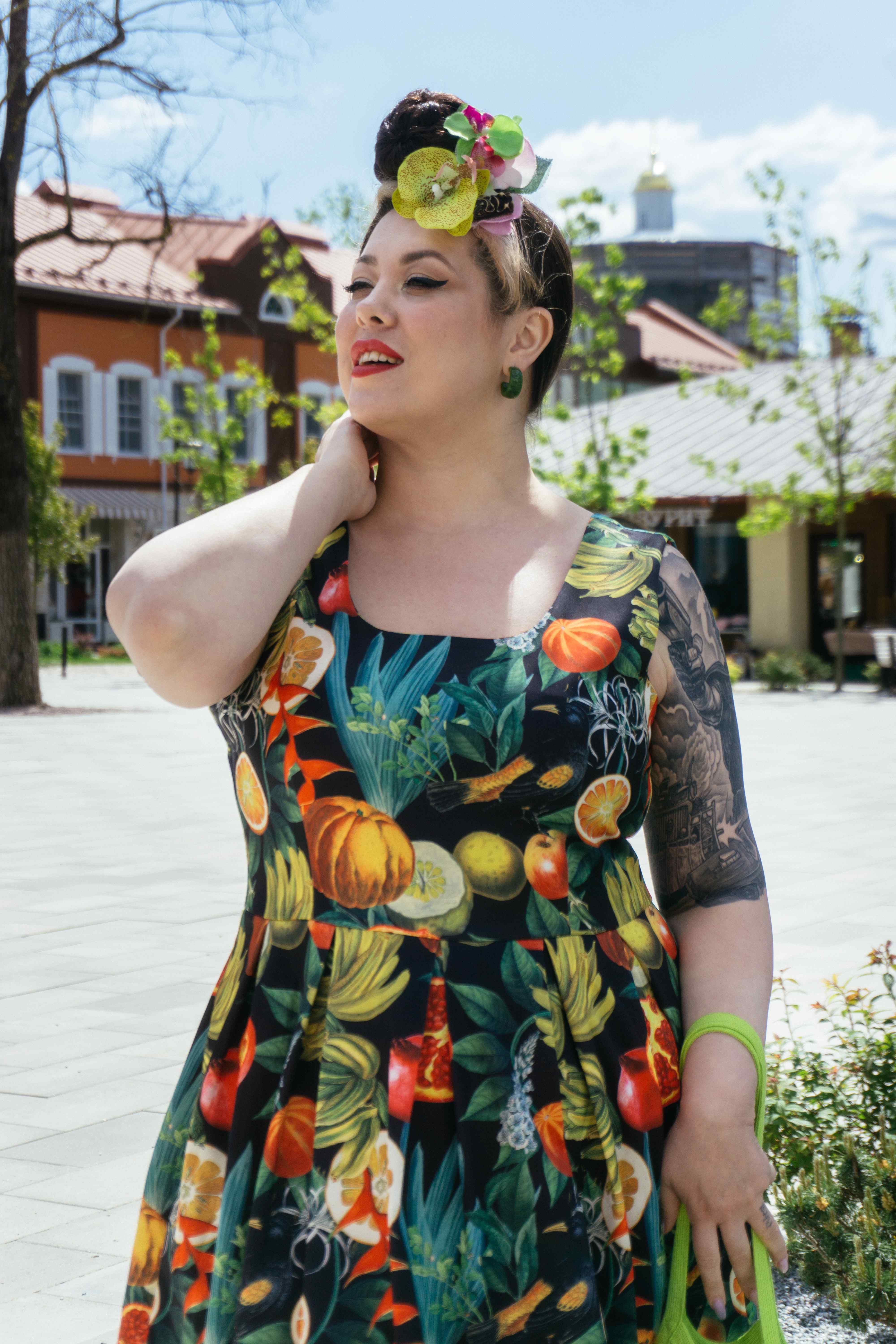 black-tropical-fruits-print-