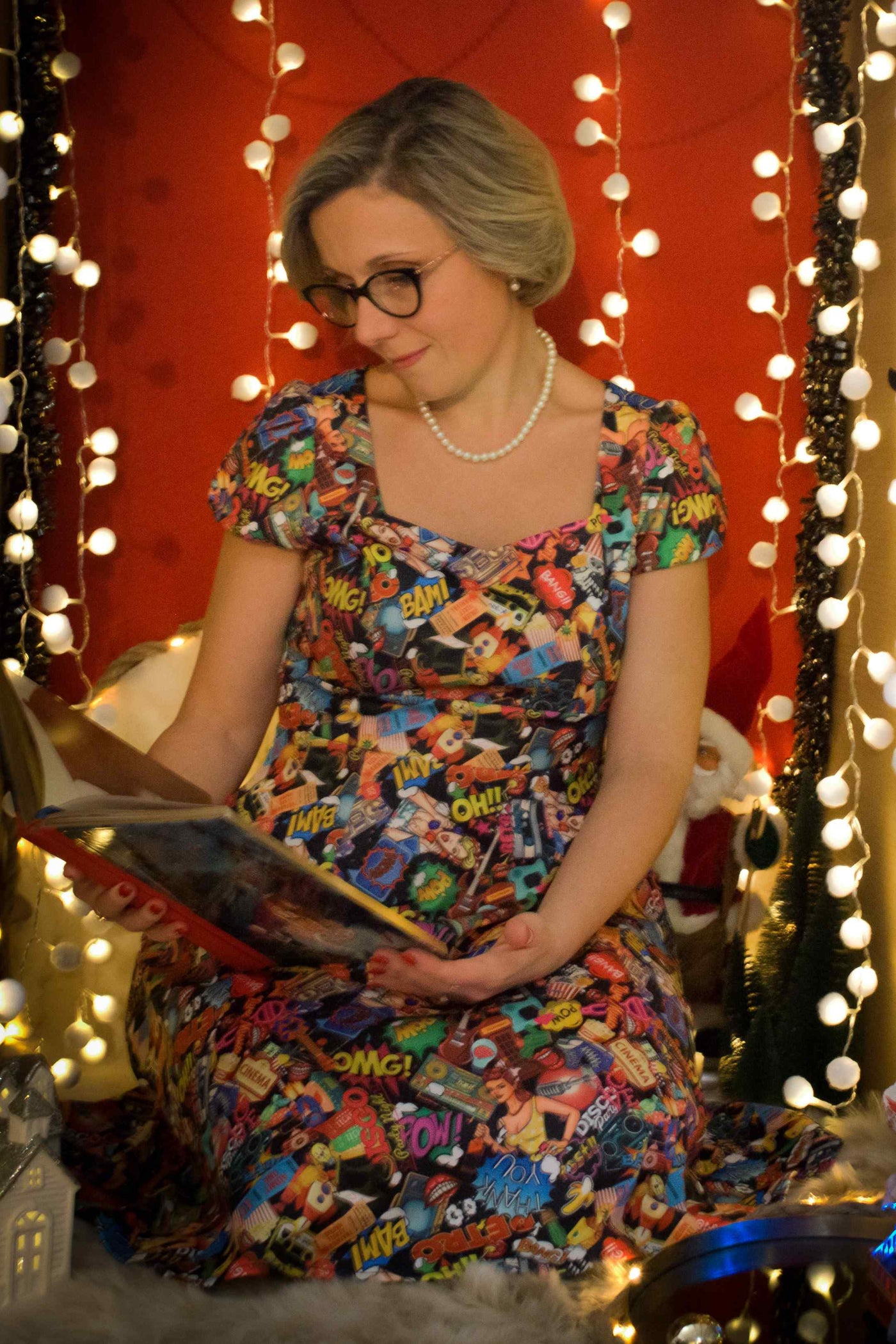 A model wearing Retro Pop Art Short Sleeved Swing Dress