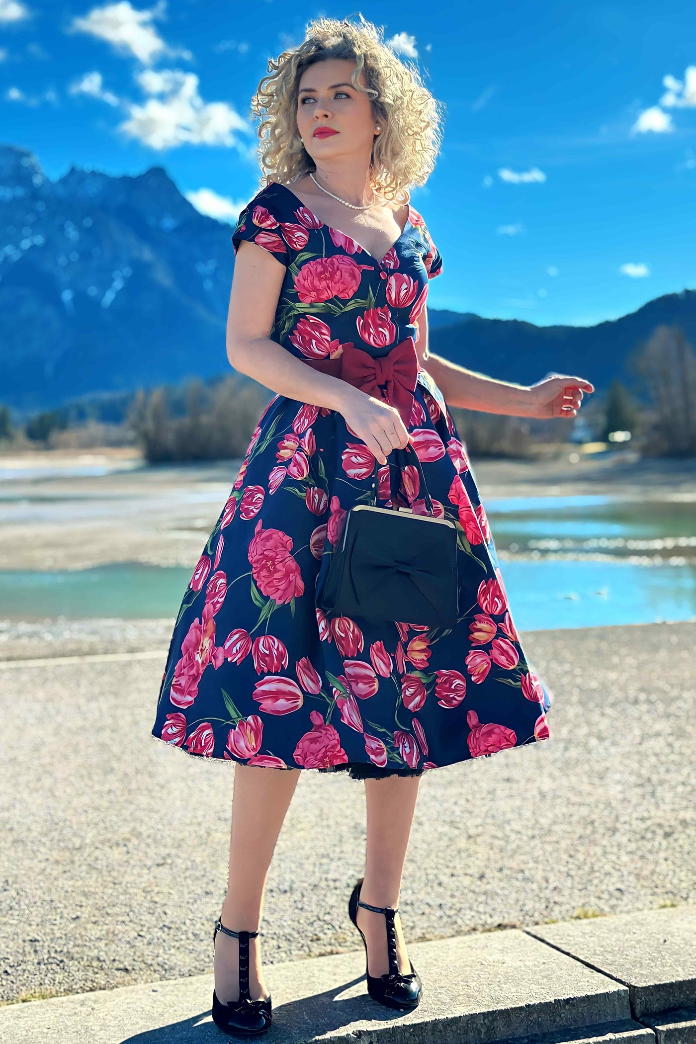 Short Sleeved 50s Pleated Dress in Navy Tulip