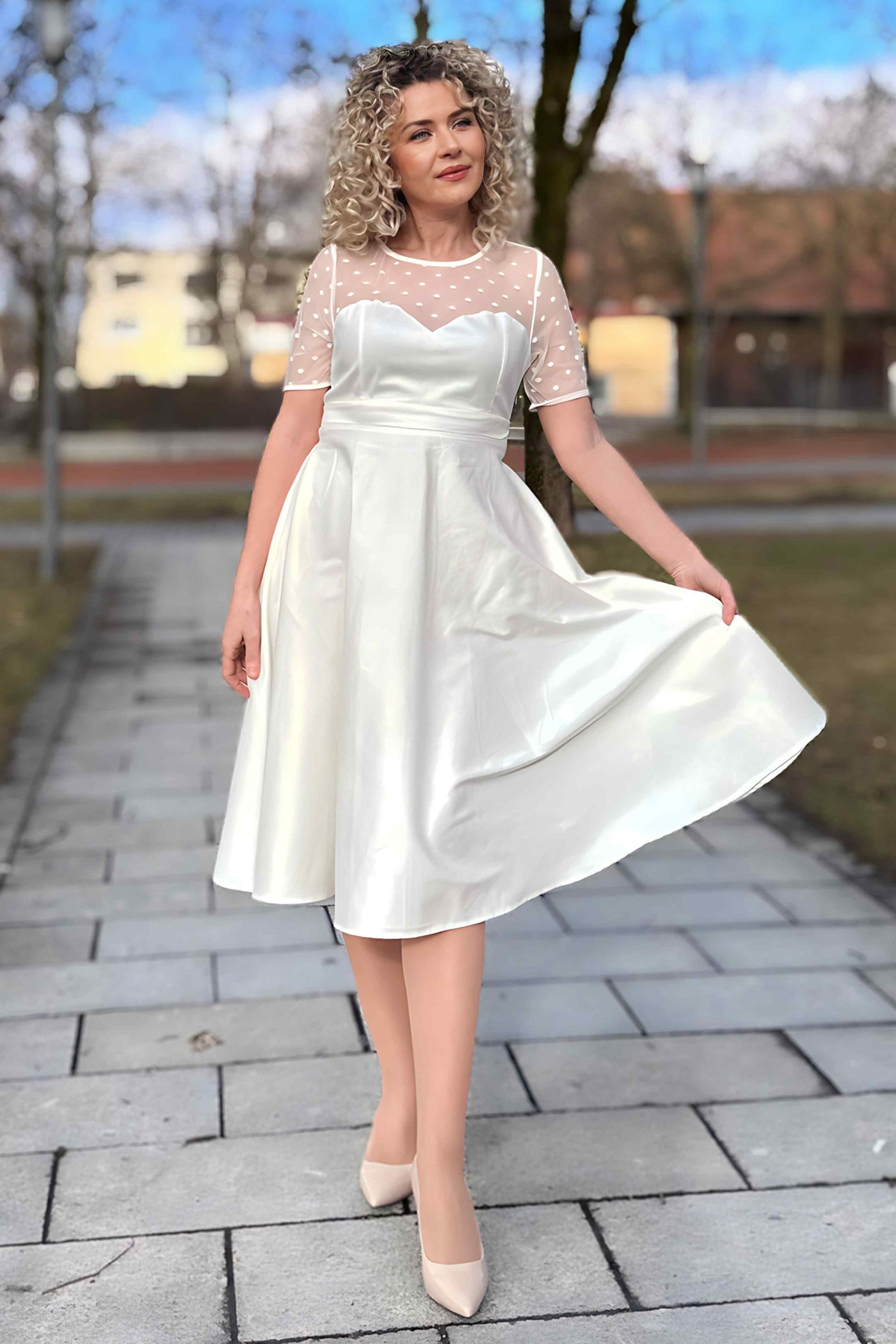 Short Sleeved Polka Dot Mesh Wedding Dress