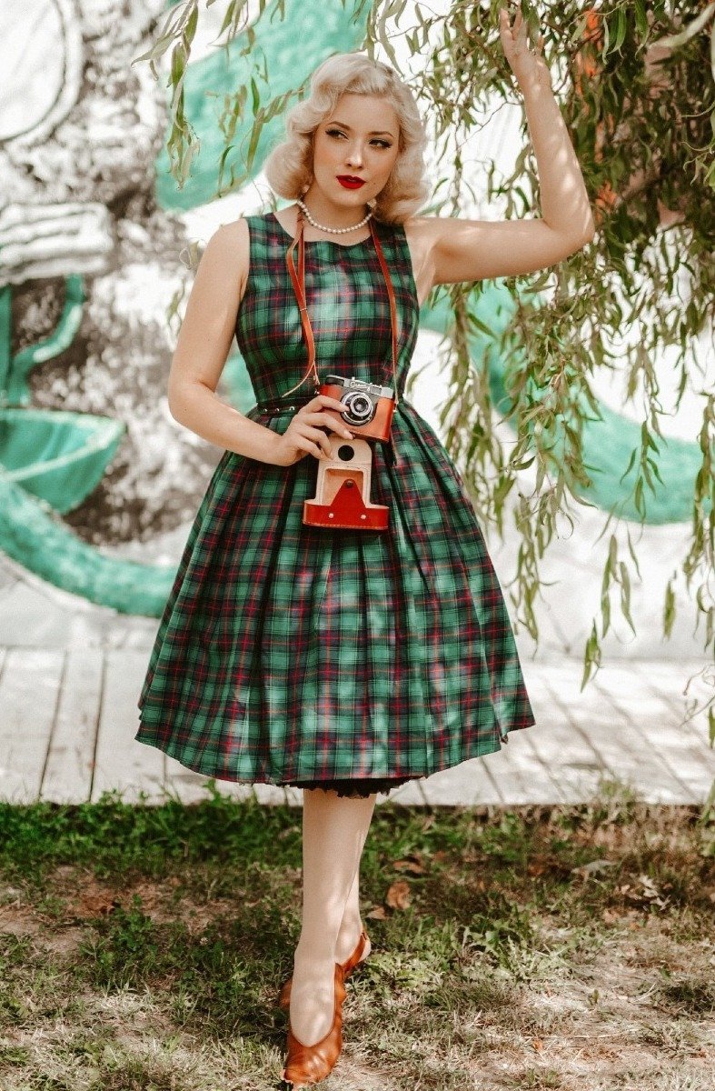 Annie Retro Check Swing Dress in Dark Green1