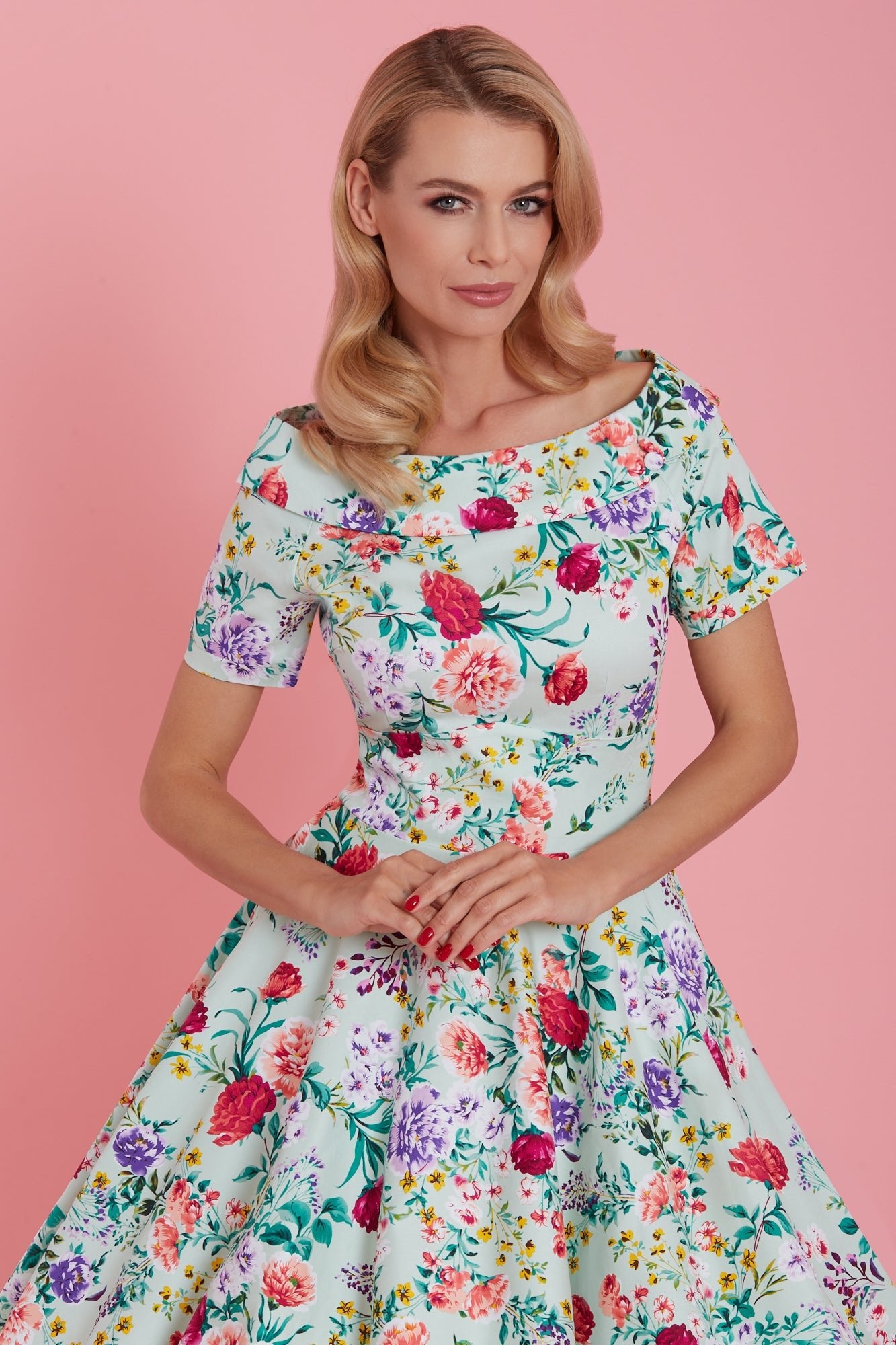 Woman's Floral Roses Swing Dress in Green