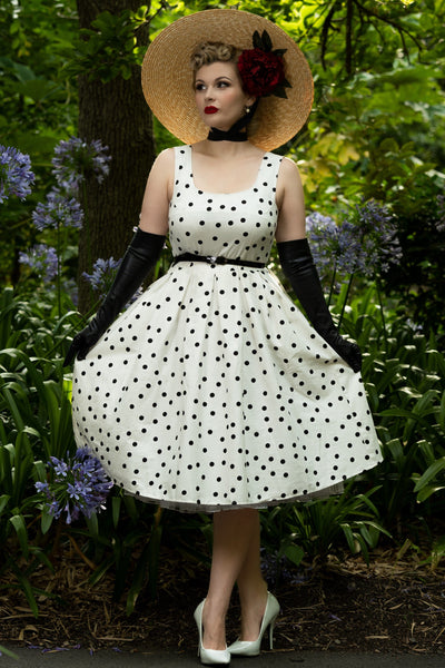 Woman's Scoop Neck Polka Dot Swing Dress in White-Black