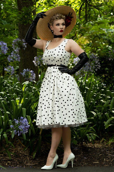Woman's Scoop Neck Polka Dot Swing Dress in White-Black