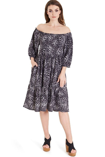 Model in sleeved casual dress in leopard print